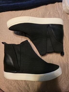 Steve Madden Black Slip-On High-Top Sneakers for Women Size 11